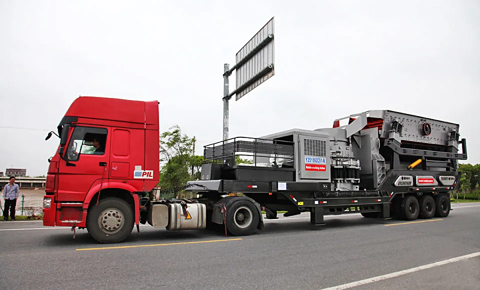 Cone crusher module on a wheeled portable crushing station for secondary crushing