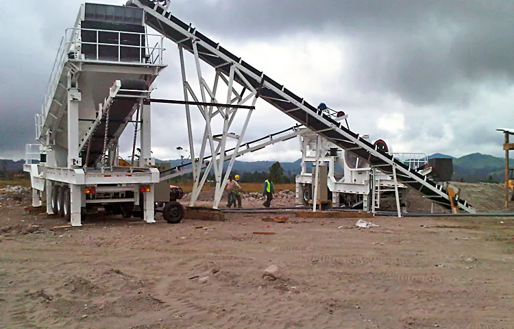 Wheeled portable crushing station supplying aggregate for highway construction